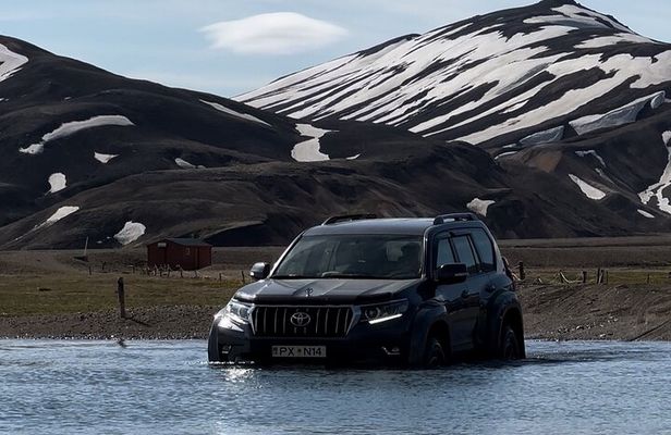 4WD Private Tour of Sigoldugljufur and Landmannalaugar in Iceland