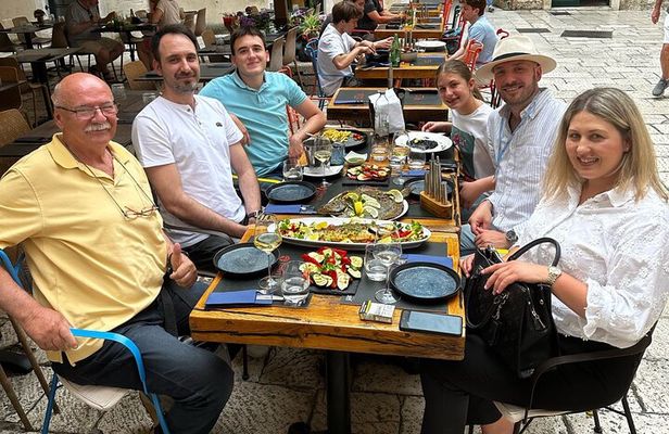  Private Foodie Tour: Wine & Seafood with a Local Chef