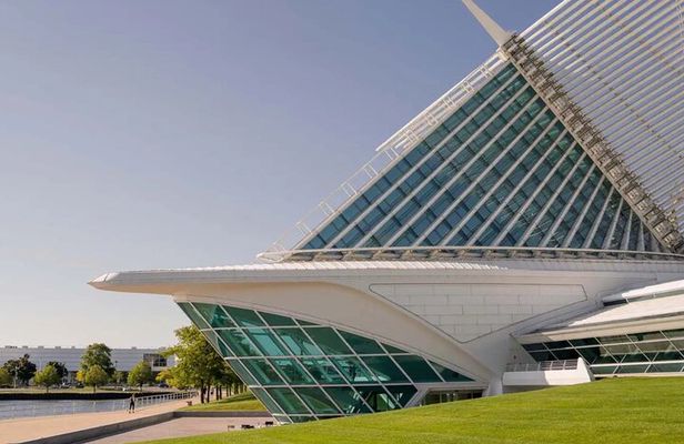 Romantic Milwaukee Private Walking Tour