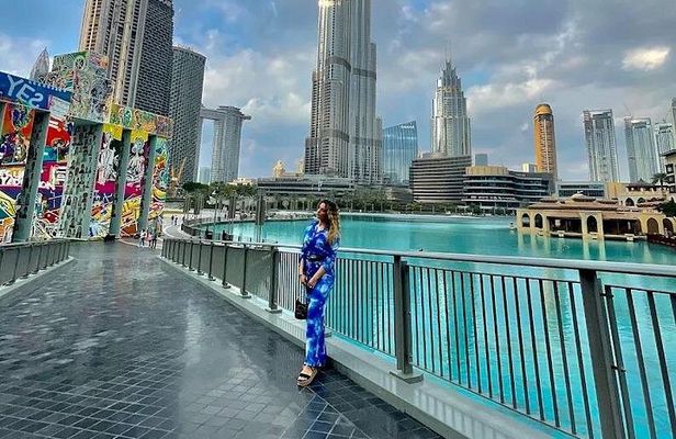 Dubai Burj Khalifa Sunset View at the Top with Fountain Show