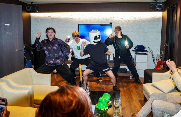 Only in Tokyo Nishi-Azabu Izakaya and Crazy Viral Staff Dance Bar