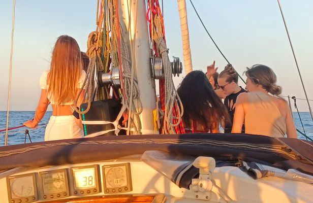 Sunset Sailing Tour in Barcelona
