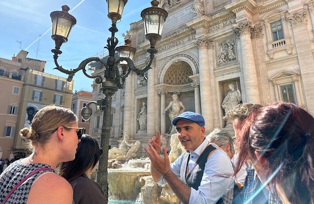 Rome Crowds free Early Morning City Center Guided Tour