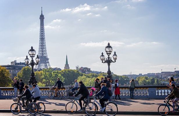 Explore Paris with A Comfortable Bike Tour Ride