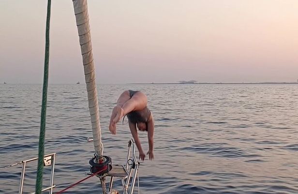 1 Hour Barcelona Sailing Tour Experience with Drinks