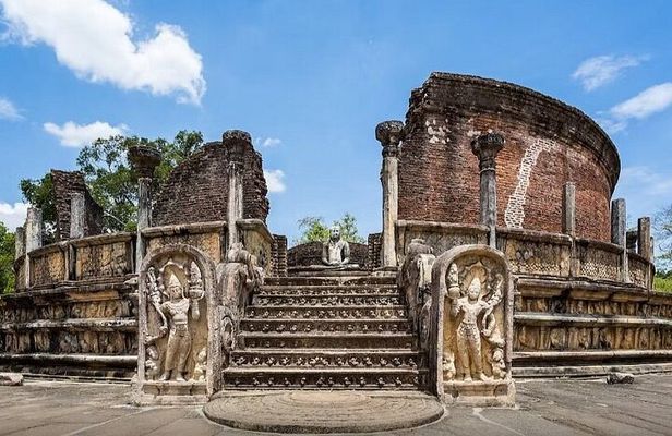 Private Polonnaruwa UNESCO City Tour & Jeep Safari from Sigiriya