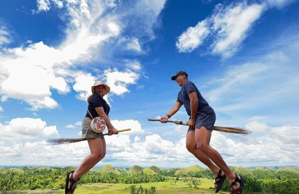 Shared Tour to Chocolate Hills, Tarsiers, & River Lunch in Bohol