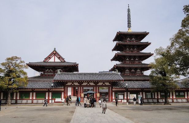 Customizable Osaka Historical Full Day Walking Tour 