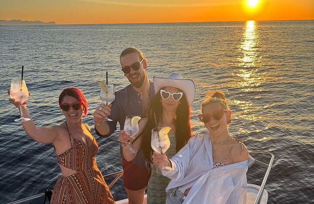 Sunset catamaran tour: Aperitif on the boat in Palermo