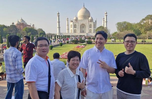 Agra Private Luxury Car Sightseeing Tour