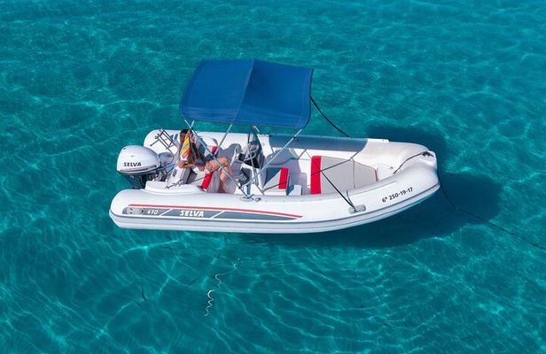 Boat rental for 6 people. No license required.