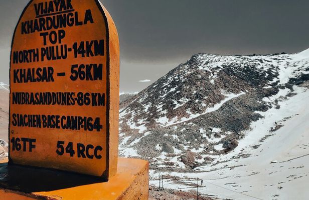 Private Khardung La Day Trip from Leh