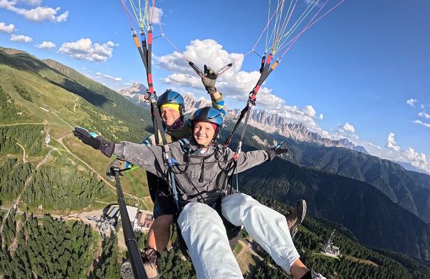 Paragliding adventure Plose/Brixen Dolomites for nature lovers