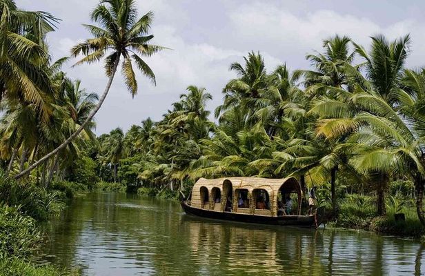 Kerala Beauty, Kochi with Alleppey Houseboat Cruise -03 Days Tour