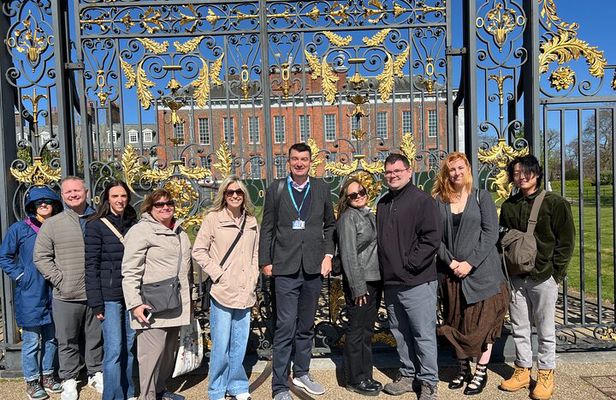 Kensington Palace: Private Walking Tour with Blue Badge Guide