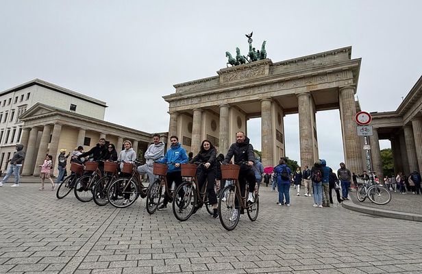 Berlin : The best bike tour with a Berlin guide and insider tips