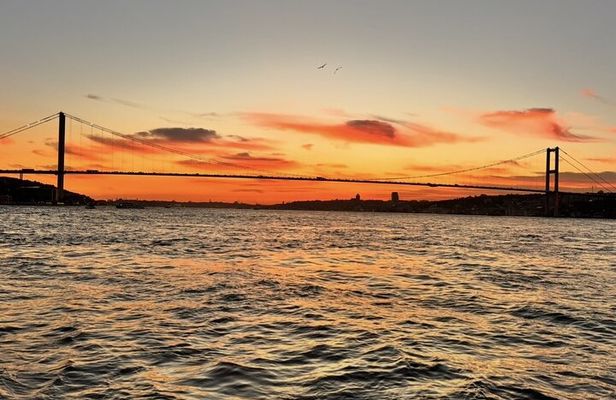 Istanbul's Golden Hour: Bosphorus Sunset Cruise By Boat
