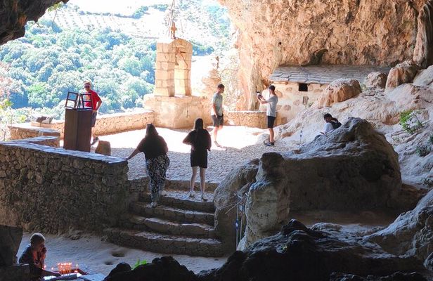 Private Tour: Elafonisi Beach & Cretan Flavors Honey Wine & Olive