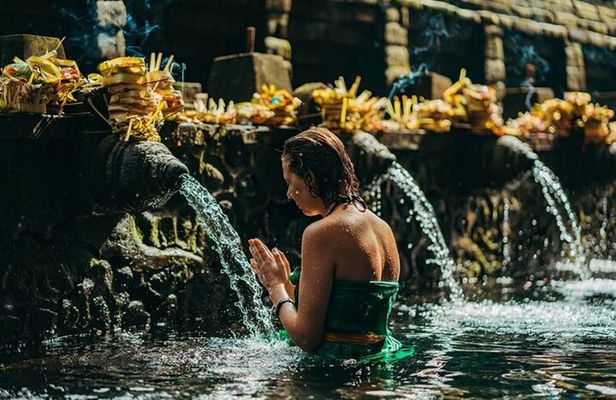 Ubud Tirta Empul Temple Tour with Purification Experience