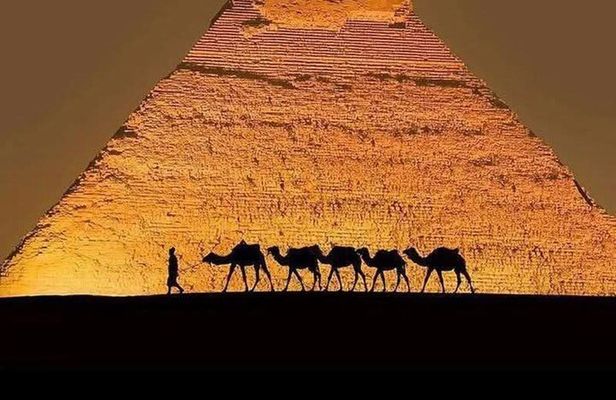 Private tour to Giza pyramids, Egyptian Museum and Bazaar