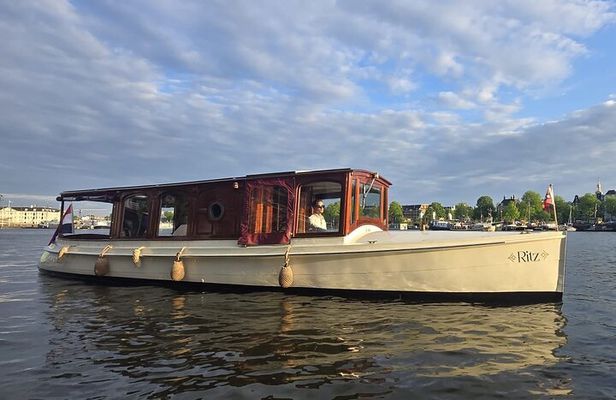 2 hours Private Boat Tour in Amsterdam with welcome drink