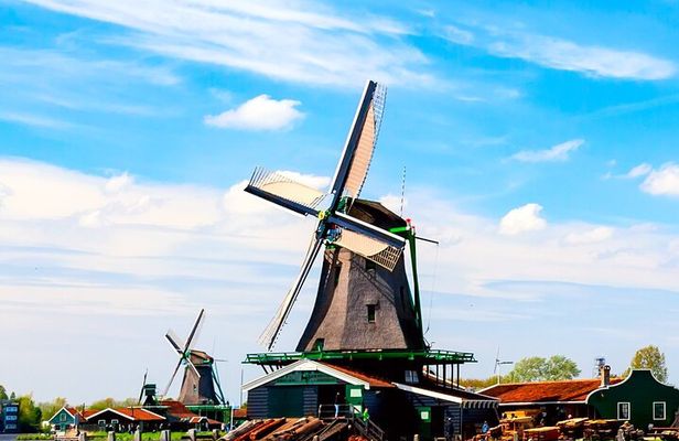 Amsterdam: Windmills, Cheese and Volendam Tour with Video Guide