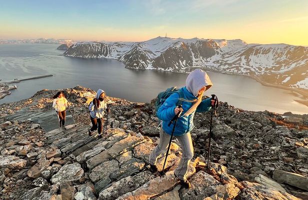 Honningsvåg Hiking Tour Arctic Ocean Views from Mountains