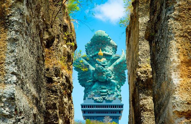 South Bali Private Day Tour Uluwatu, GWK, Pandawa and Melasti