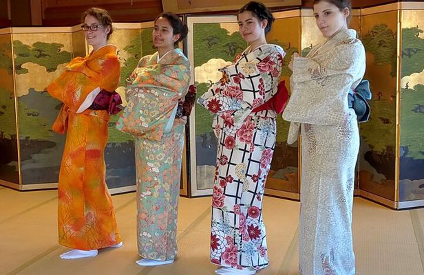 Authentic Japanese Dance Experience in Kyoto