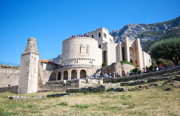 From Durrës Golem: Kruja Castle and Old Bazaar Tour