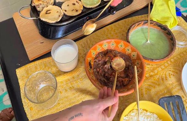 Salsas, Tortillas and Picaditas: Private Cooking Class in Mérida
