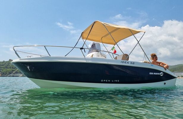 Shared boat tour in Vieste with bathing stop