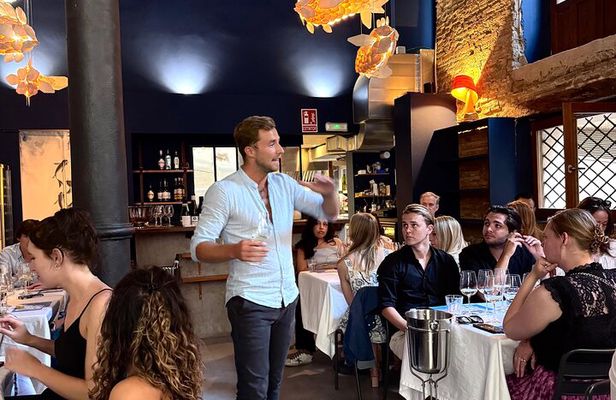 Wine Tasting Experience with a Professional Sommelier in Valencia City Center