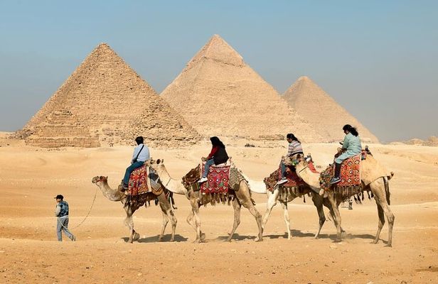 Luxury tour to Giza pyramids, sphinx, Egyptian museum with Guide