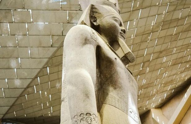 Luxury Tour to Giza Pyramids and Grand Egyptian Museum
