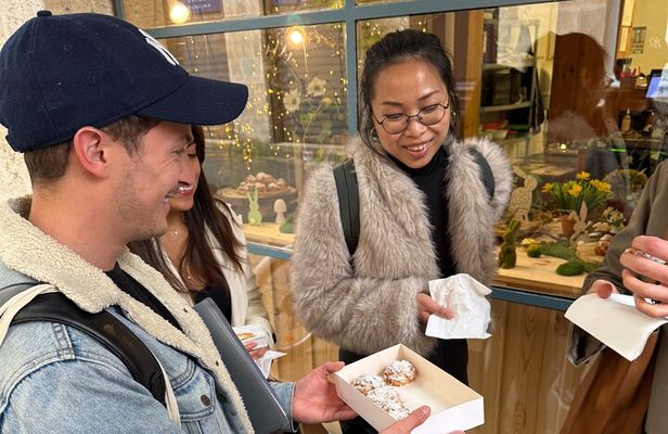 Food Tour in Bordeaux : Sweets, Cheese & Wine