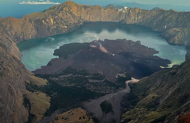 Mount Rinjani 3 Days 2 Night Trekking Package