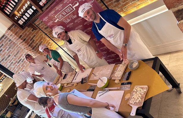 Traditional Cooking Class with Wine Pairing in Rome