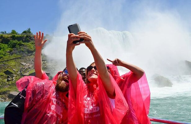 Niagara Falls Walking Tour with Boat Cruise Eco Experience