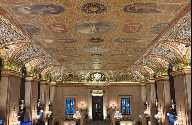 Chicago Architecture and True Crime Tour: Christmas Edition