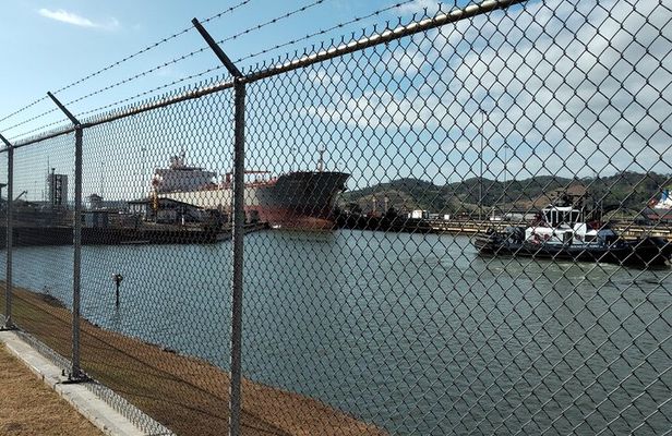 Layover Panama Canal & City Tour with Lunch included