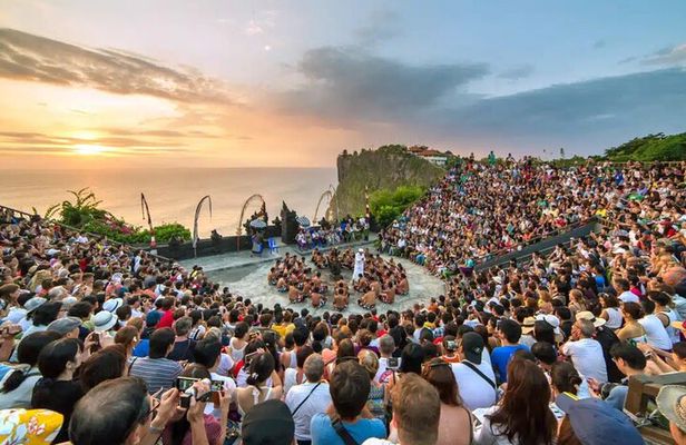 Uluwatu Full Day Tour with Beaches and Kecak Dance