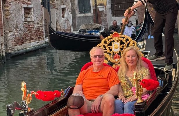 Gondola Ride plus Private Walking Tour in Venice