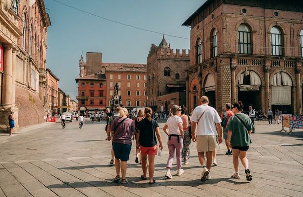 Bologna Walking Tour with Tower Sky View and Archiginnasio