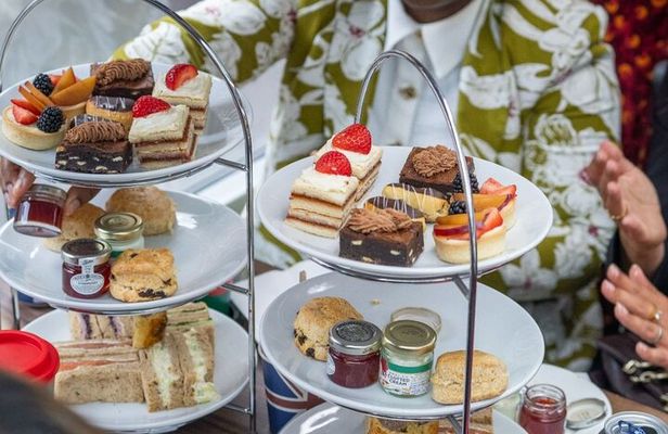 London Afternoon Tea Bus Tour with PG Tips