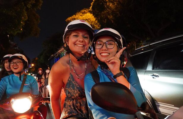Saigon Michelin Food Tour by Scooter with Female Rider | KissTour