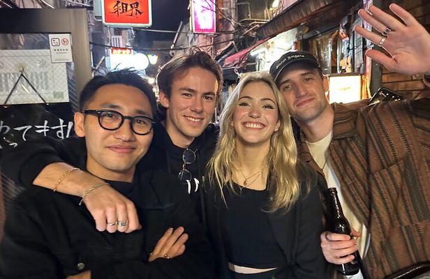 Discover Shinjuku Private Tour with Local Guide, Food & Drinks