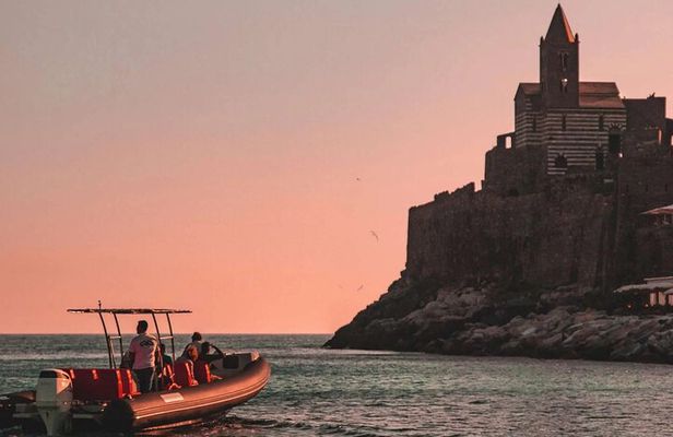 Dolcevita Aperitif Golden Hour Cruise in Portovenere Archipelago
