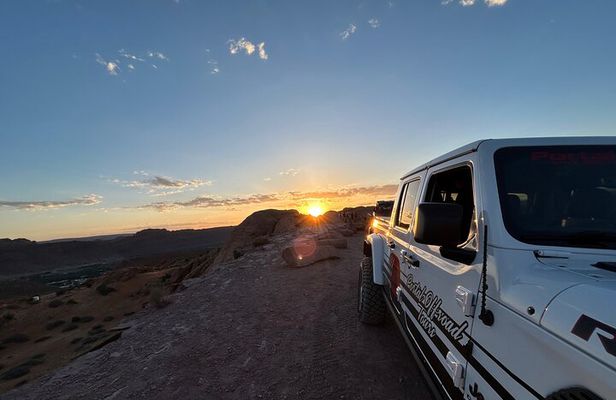 Sunset Private Off-Road Jeep Tour in Moab