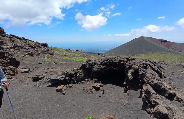 The tour of the four craters